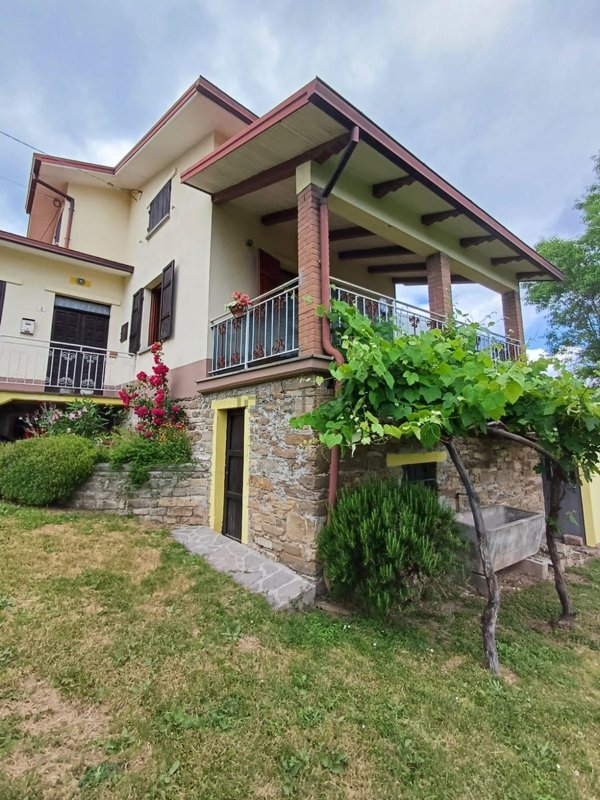 casa indipendente in vendita a Valmozzola