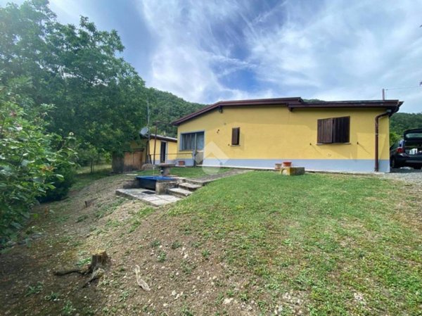 casa indipendente in vendita a Valmozzola