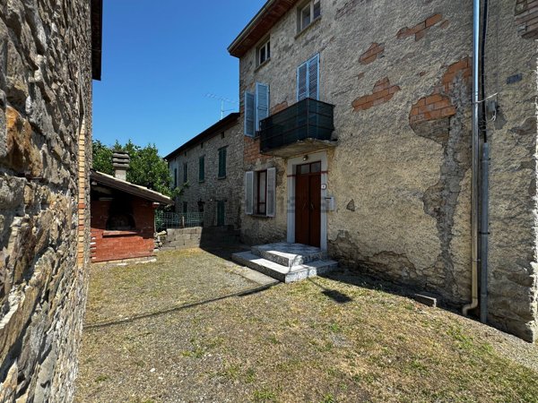 casa indipendente in vendita a Valmozzola