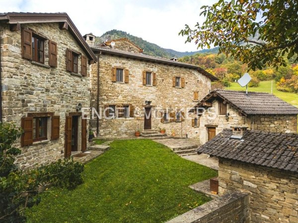 casale in vendita a Valmozzola