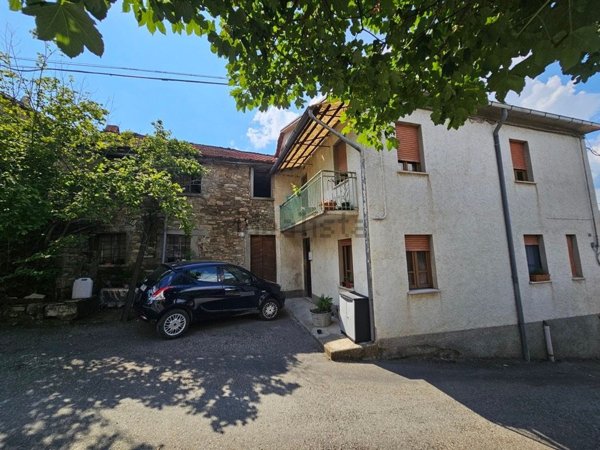 casa indipendente in vendita a Valmozzola