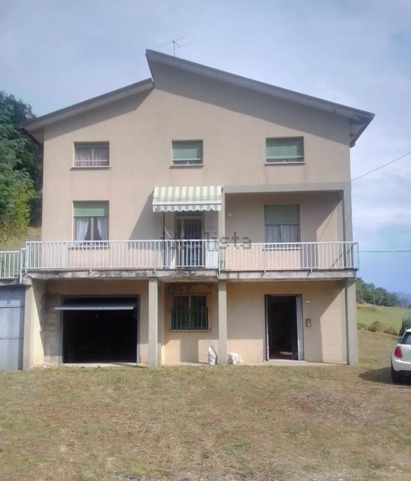 casa indipendente in vendita a Valmozzola