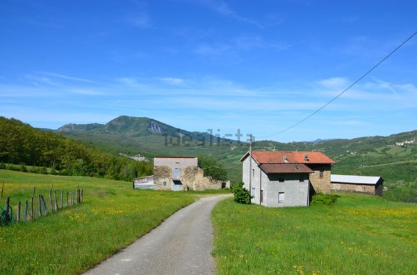 casale in vendita a Valmozzola