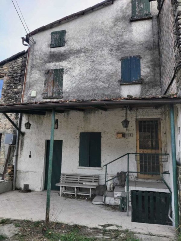 casa semindipendente in vendita a Varano de' Melegari
