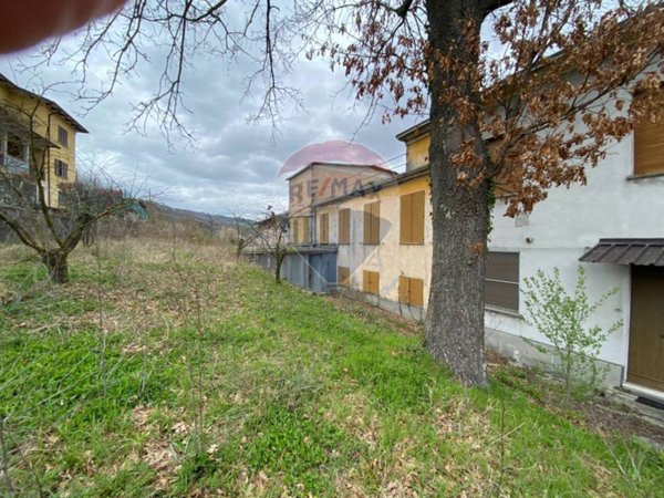 terreno edificabile in vendita a Varano de' Melegari in zona Vianino