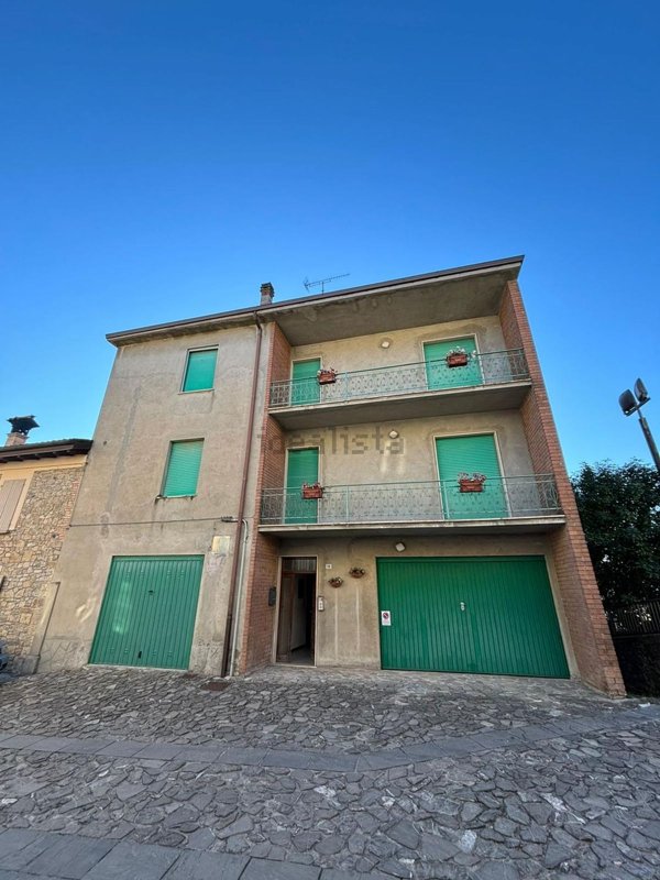 casa semindipendente in vendita a Varano de' Melegari