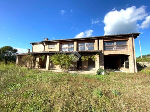 casa indipendente in vendita a Varano de' Melegari