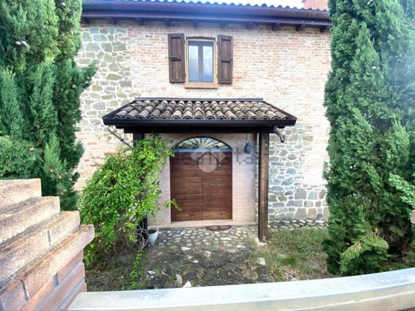 esavano in vendita a Varano de' Melegari