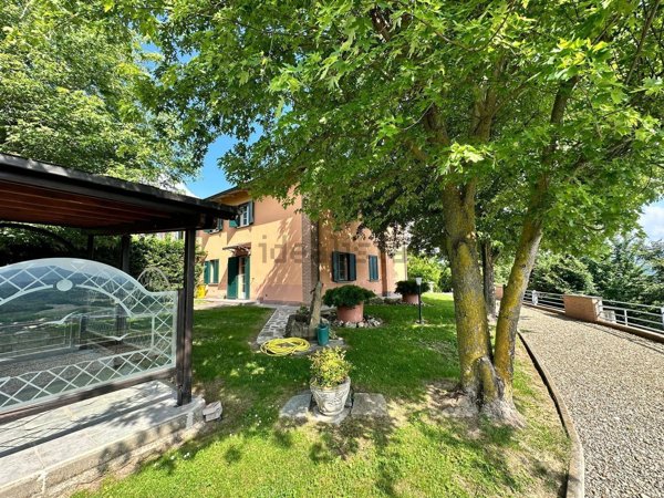 casa indipendente in vendita a Varano de' Melegari