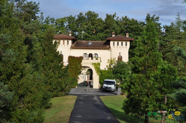 casa indipendente in vendita a Varano de' Melegari