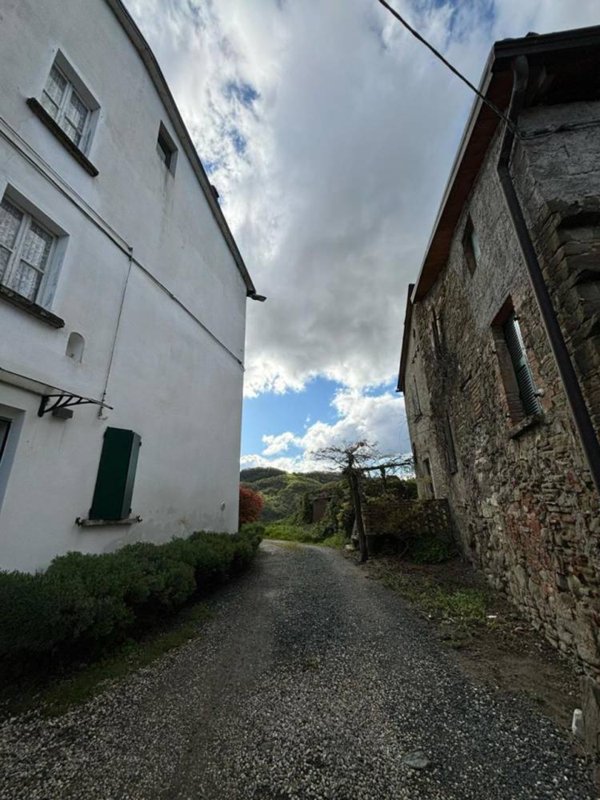 appartamento in vendita a Varano de' Melegari