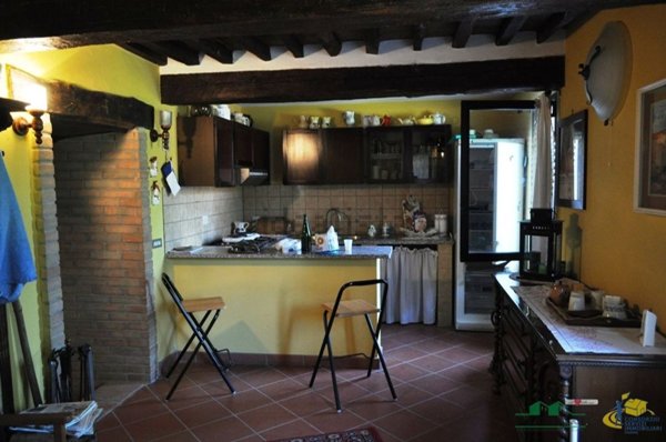 casa indipendente in vendita a Varano de' Melegari