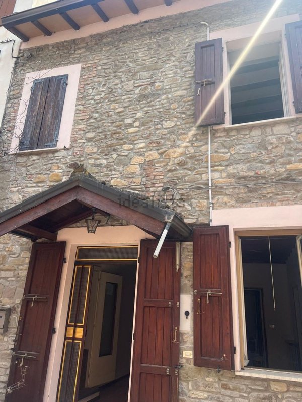 casa indipendente in vendita a Varano de' Melegari in zona Pecorini