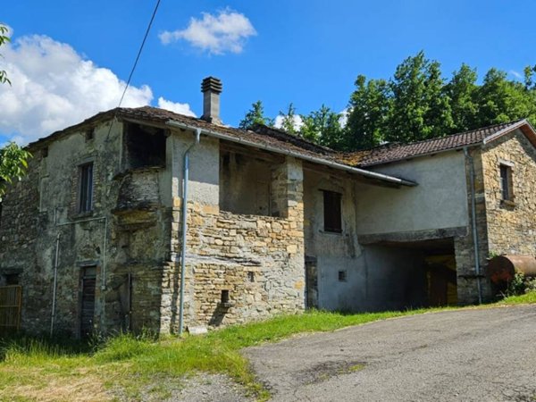 casa indipendente in vendita a Varano de' Melegari