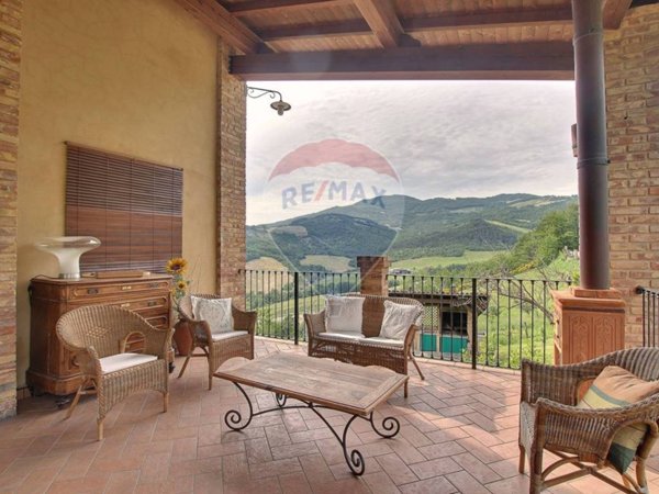 casa indipendente in vendita a Varano de' Melegari in zona Vianino