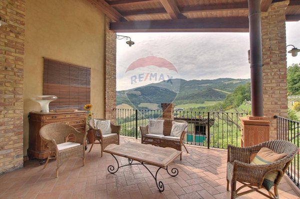 casa indipendente in vendita a Varano de' Melegari in zona Vianino