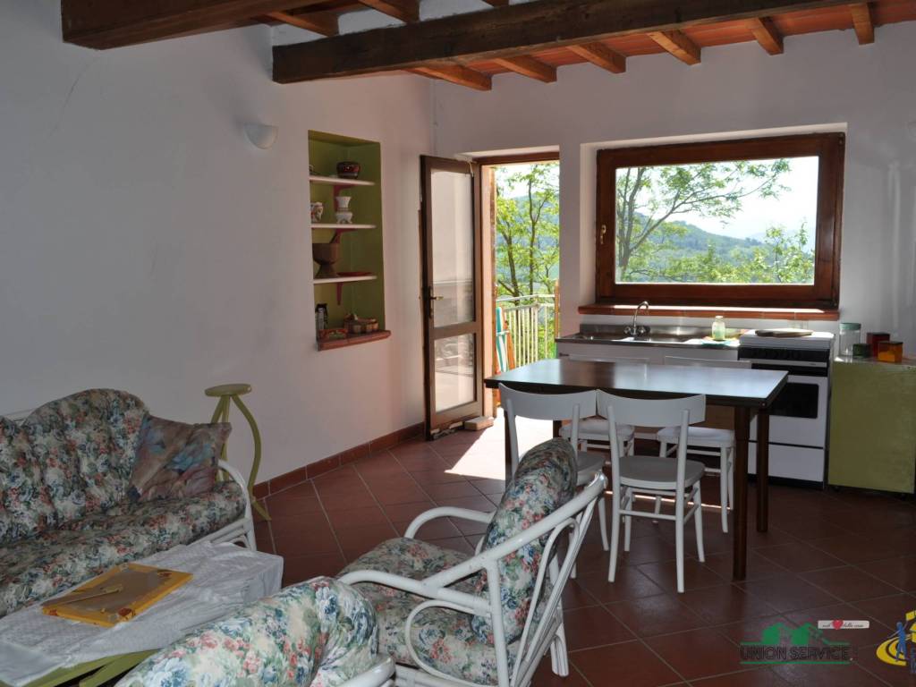 casa indipendente in vendita a Varano de' Melegari