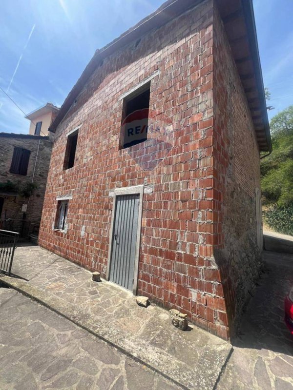 casa indipendente in vendita a Varano de' Melegari in zona Pecorini