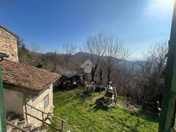 casa indipendente in vendita a Varano de' Melegari