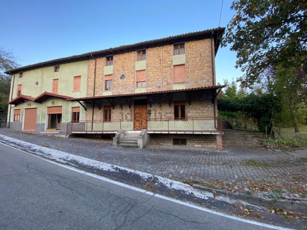 casa indipendente in vendita a Varano de' Melegari
