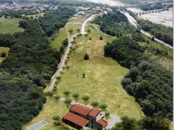 casa indipendente in vendita a Varano de' Melegari