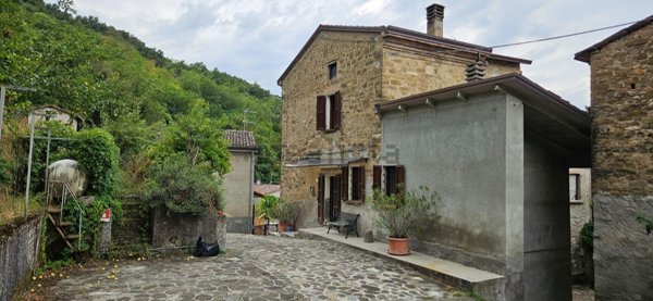 appartamento in vendita a Varano de' Melegari