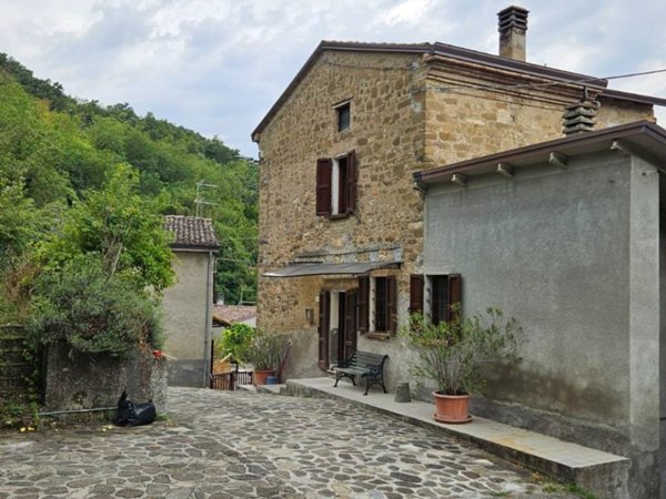 appartamento in vendita a Varano de' Melegari