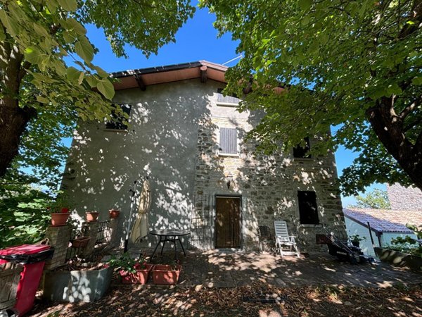 casa indipendente in vendita a Varano de' Melegari