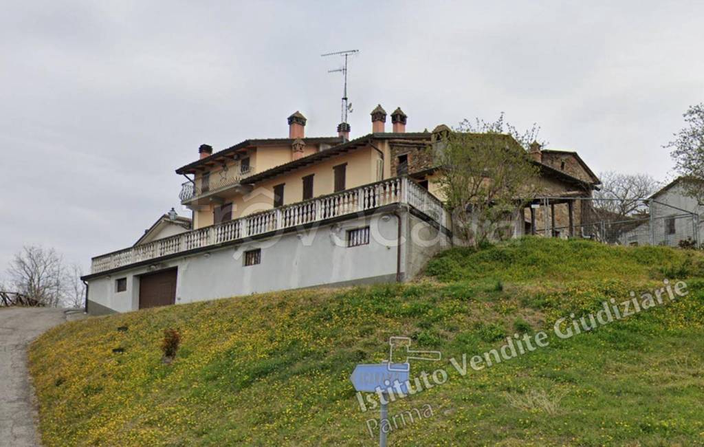 casa indipendente in vendita a Varano de' Melegari in zona Scarampi