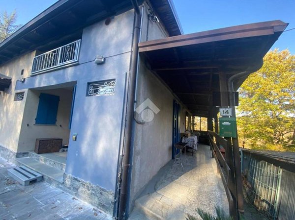 casa indipendente in vendita a Varano de' Melegari