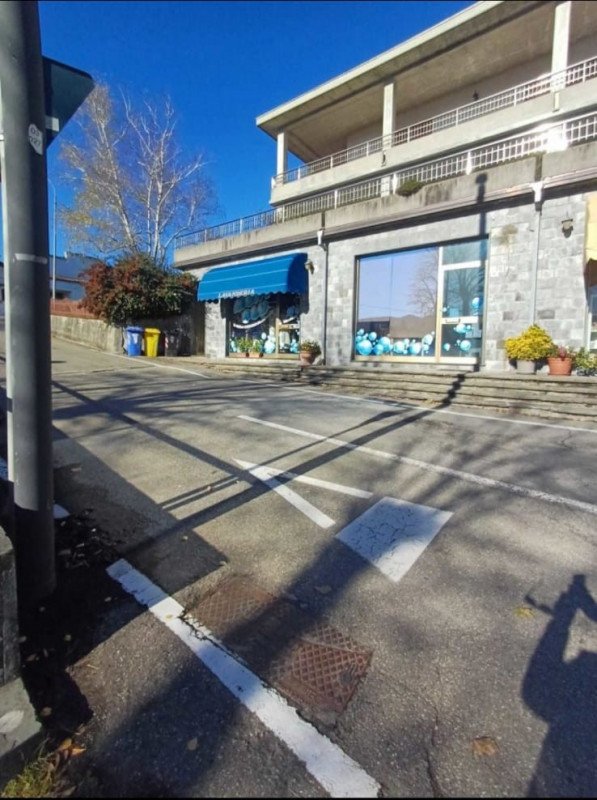 negozio in vendita a Varano de' Melegari