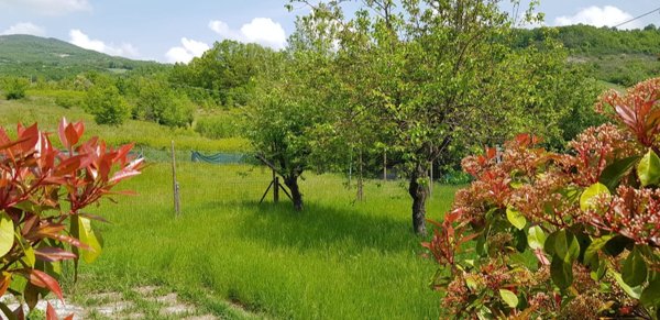 terreno edificabile in vendita a Varano de' Melegari