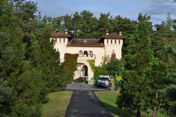 casa indipendente in vendita a Varano de' Melegari