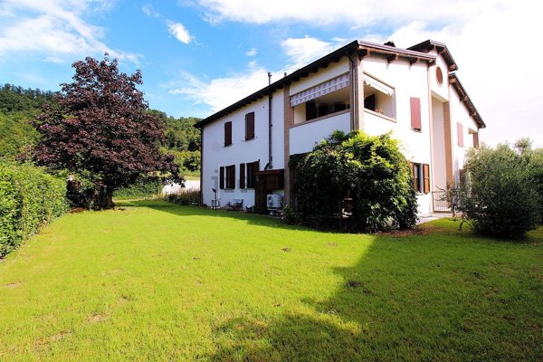 appartamento in vendita a Varano de' Melegari