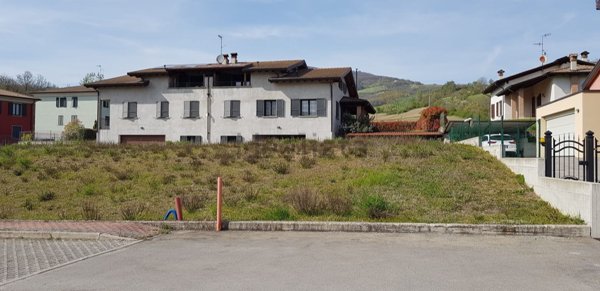 casa indipendente in vendita a Varano de' Melegari