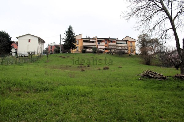 terreno edificabile in vendita a Varano de' Melegari in zona Serravalle Ceno