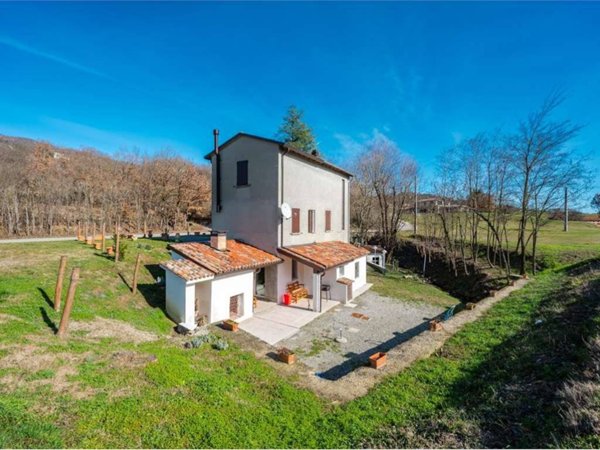 casa semindipendente in vendita a Varano de' Melegari