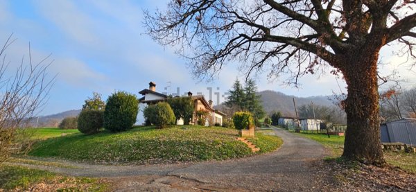 casa indipendente in vendita a Varano de' Melegari