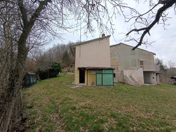 casa indipendente in vendita a Varano de' Melegari