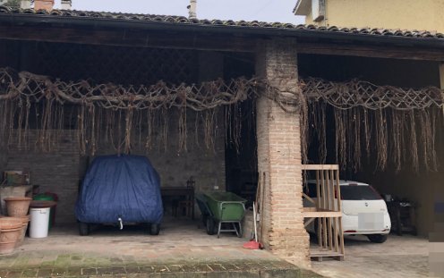 casa indipendente in vendita a Varano de' Melegari in zona Viazzano