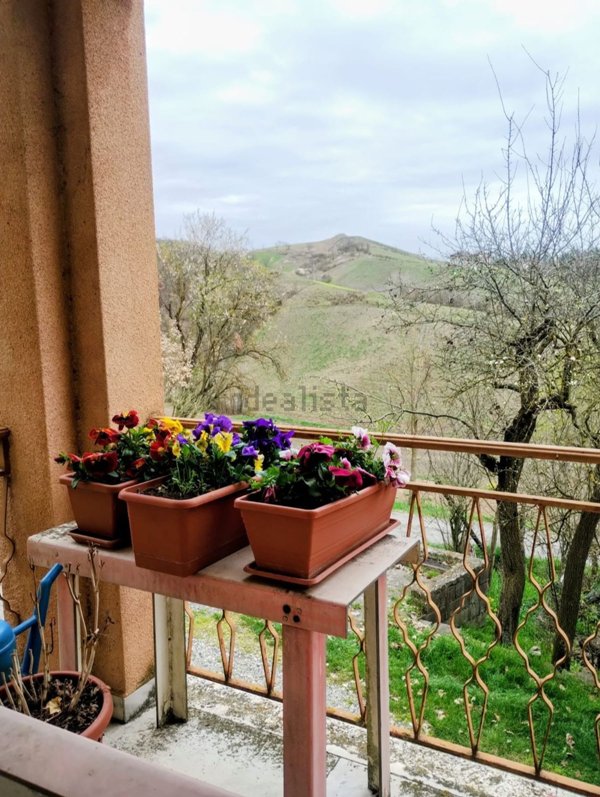 casa indipendente in vendita a Varano de' Melegari