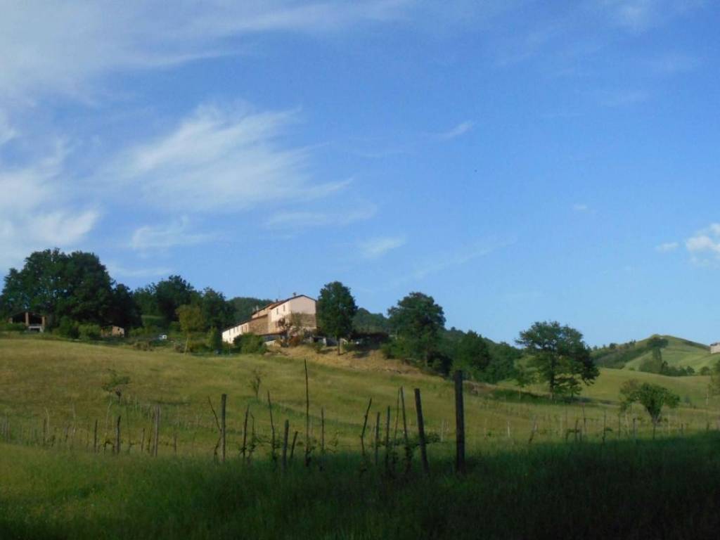 casa indipendente in vendita a Varano de' Melegari in zona Le Aie