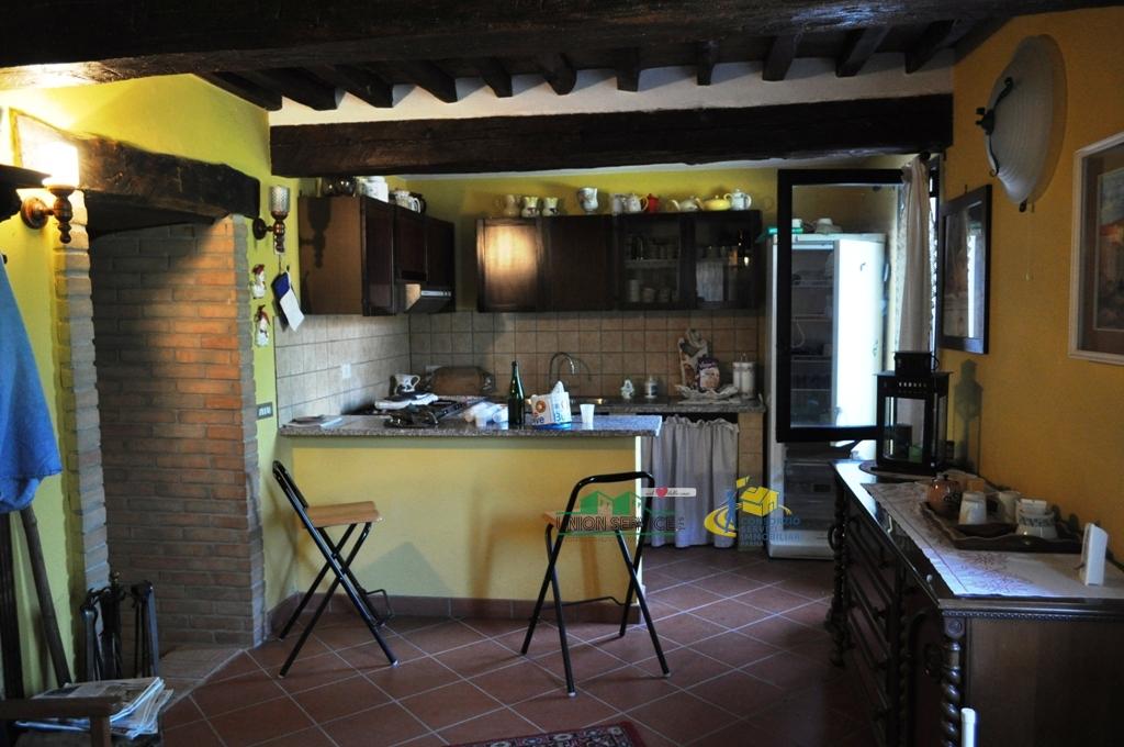 casa indipendente in vendita a Varano de' Melegari in zona Scarampi