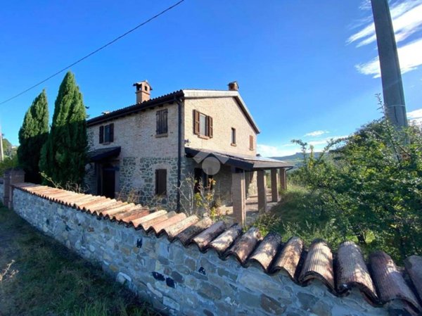 casa indipendente in vendita a Varano de' Melegari