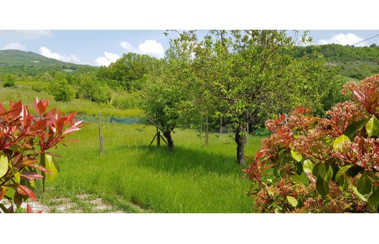 terreno edificabile in vendita a Varano de' Melegari