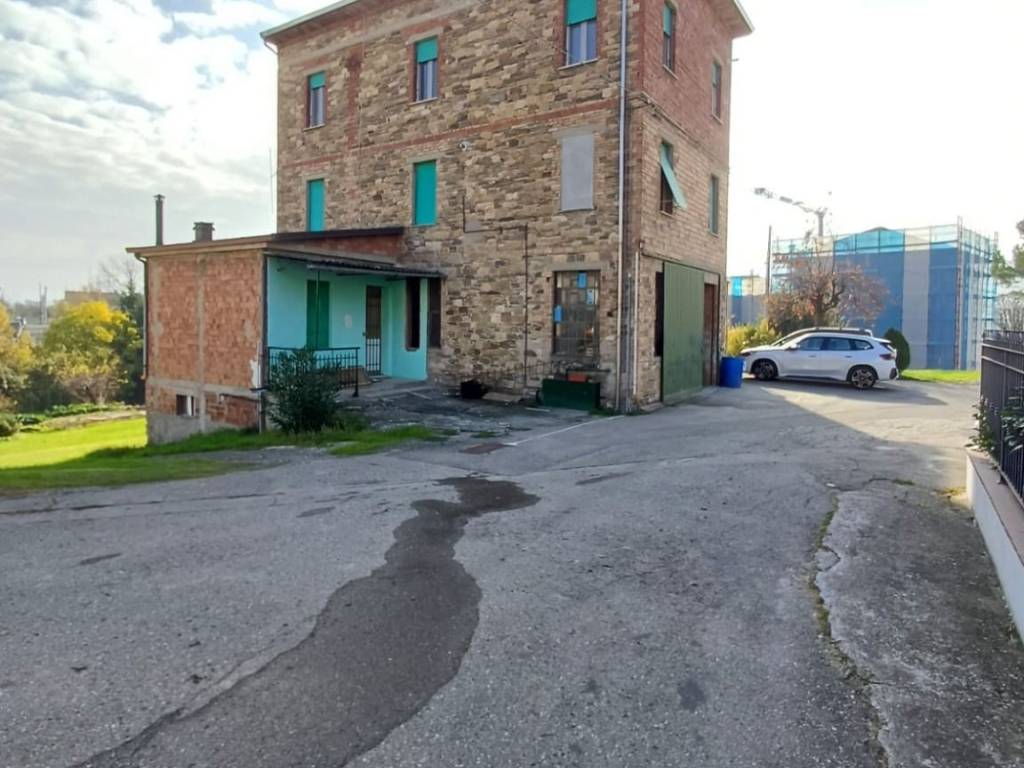 appartamento in vendita a Varano de' Melegari