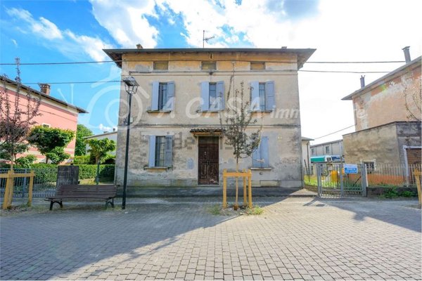 casa indipendente in vendita a Varano de' Melegari