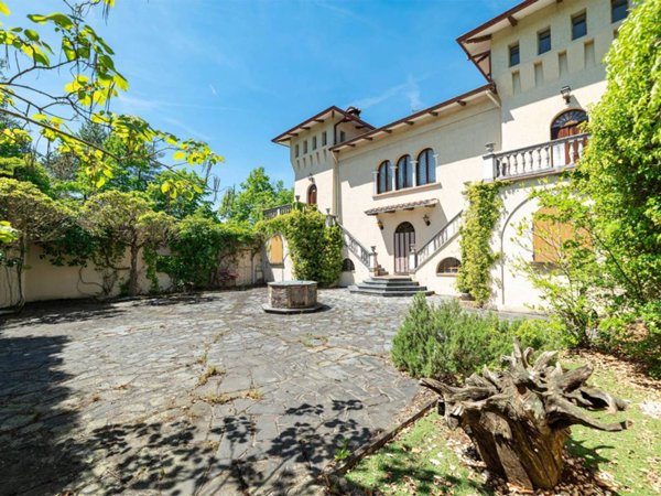 casa indipendente in vendita a Varano de' Melegari in zona Il Monte