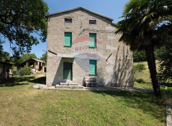 casa indipendente in vendita a Varano de' Melegari in zona Il Monte
