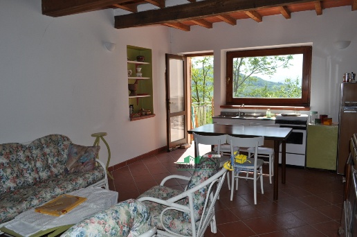 casa indipendente in vendita a Varano de' Melegari in zona Scarampi